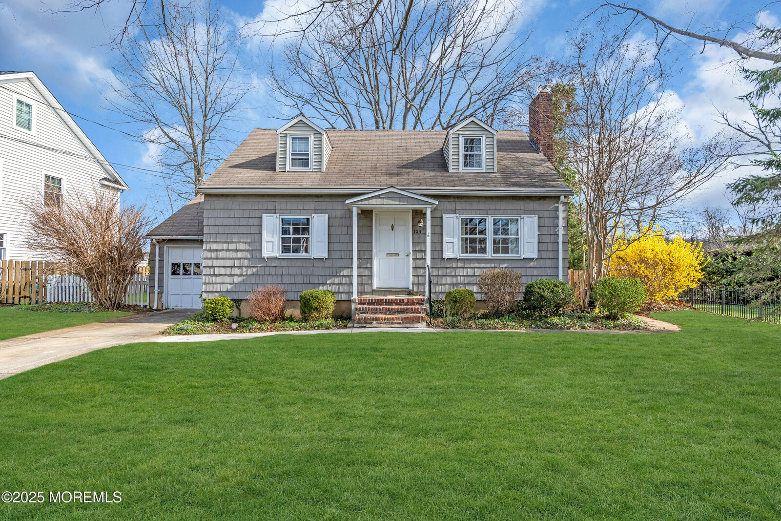 Property Photo:  124 Robinson Place  NJ 07702 