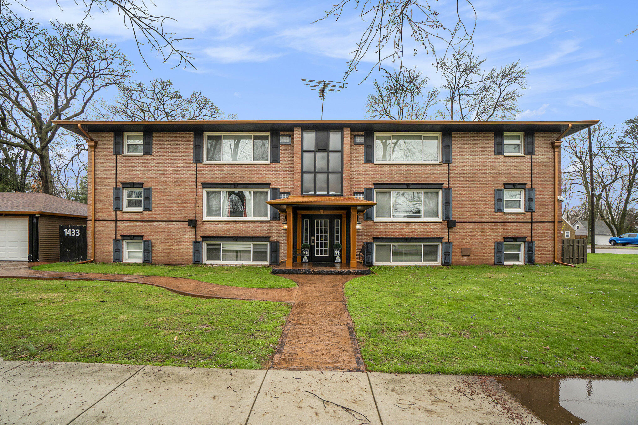 Property Photo: 1433 Lakeway Avenue MI 49001