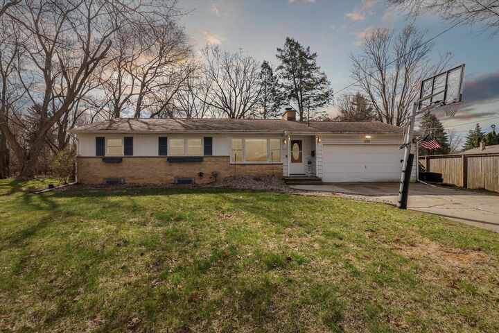 1129 Berkshire Drive  Kalamazoo MI 49006 photo