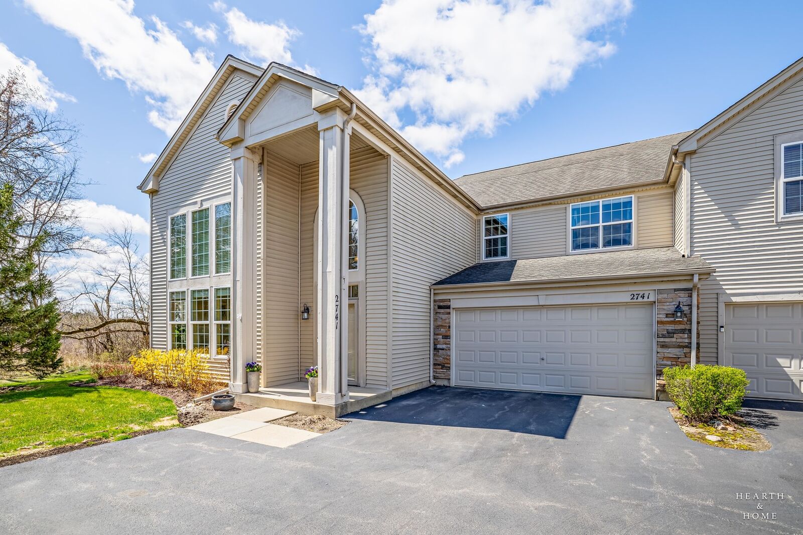 Property Photo: 2741 Acorn Court 2741 IL 60118