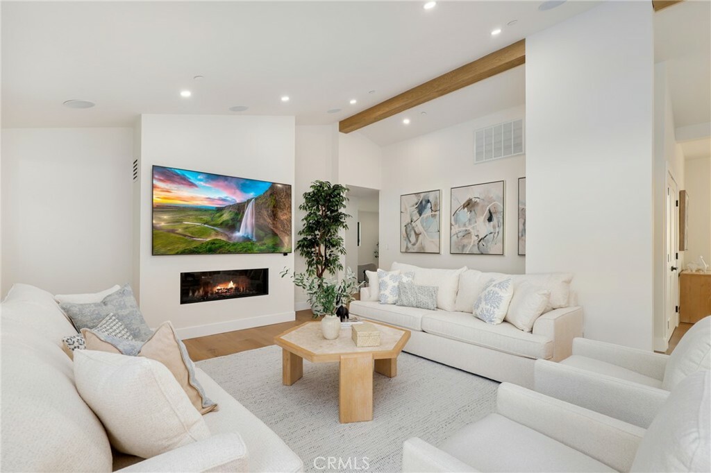 Property Photo: 2812 Carob Street CA 92660