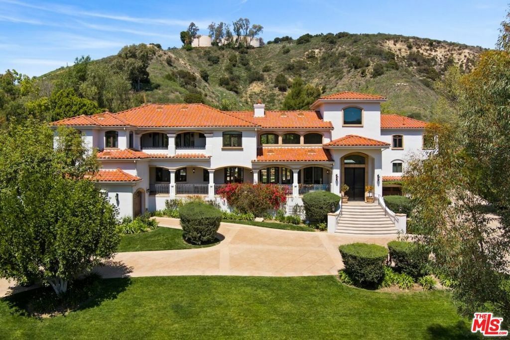 Property Photo:  23593 Park South Street  CA 91302 
