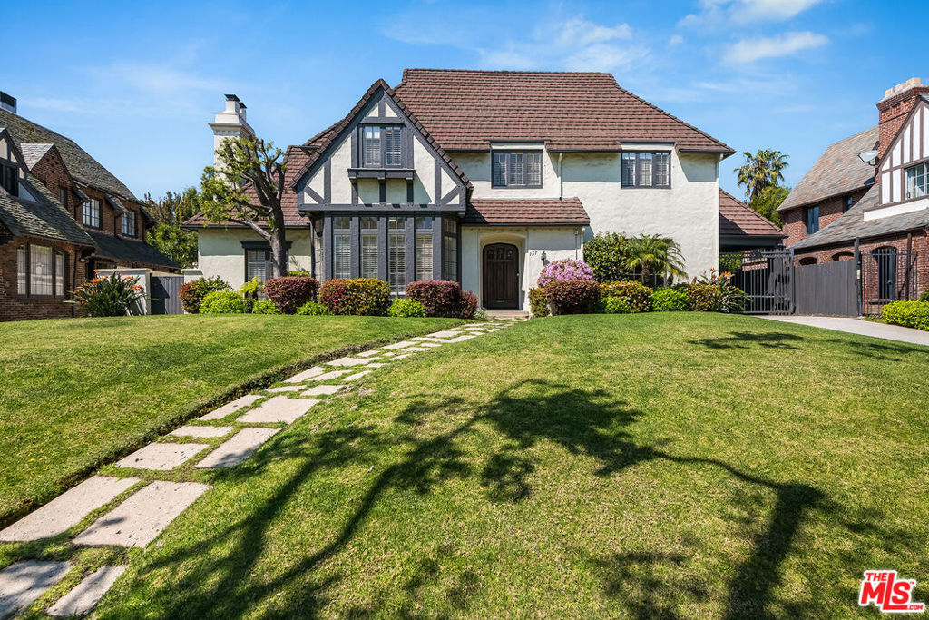 Property Photo:  157 N Las Palmas Avenue  CA 90004 