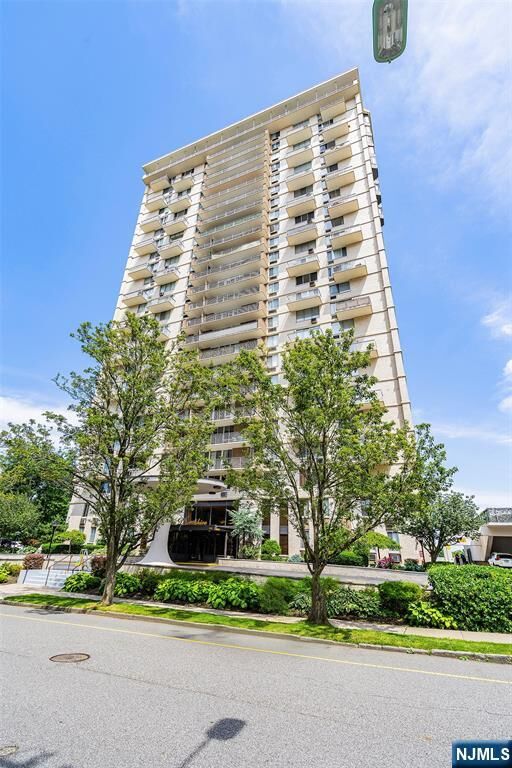 Property Photo:  160 Overlook 12D  NJ 07601 
