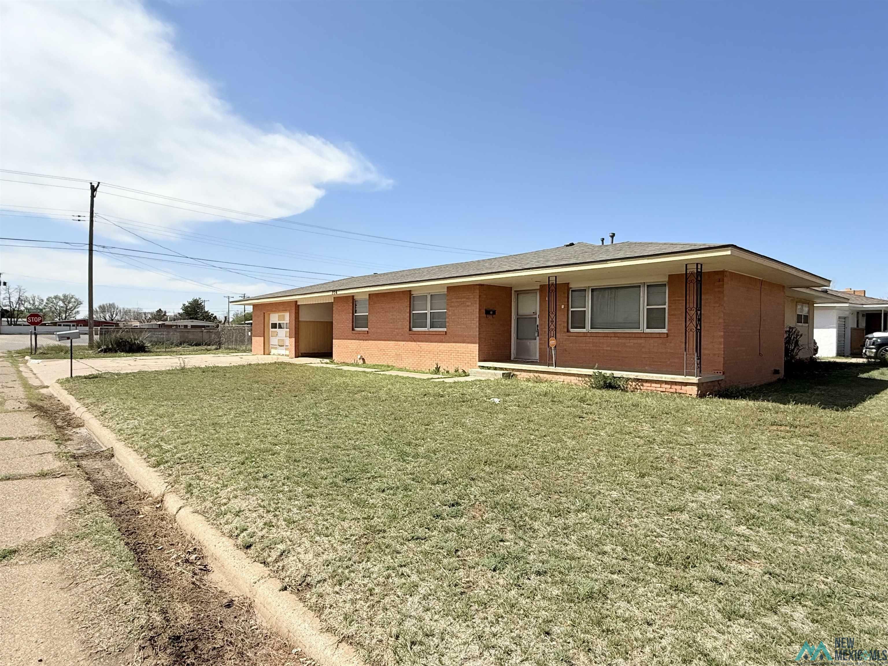 Property Photo: 724 Seaton Drive NM 88101