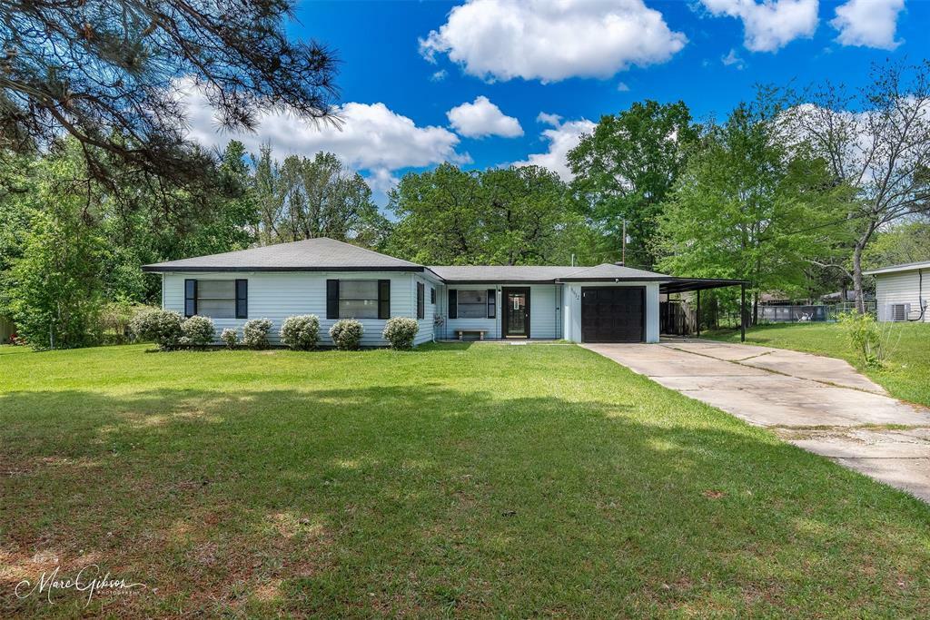 Property Photo: 8912 Ferndale Lane LA 71118
