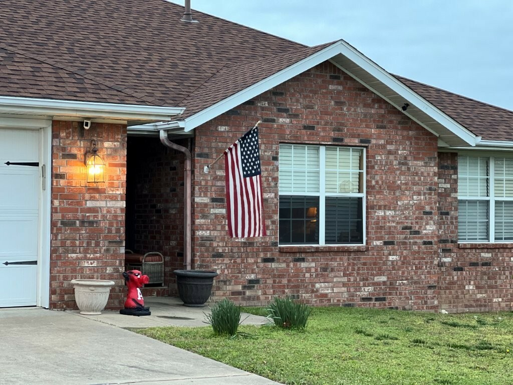 Property Photo: 807 E Sandlewood Drive AR 72758