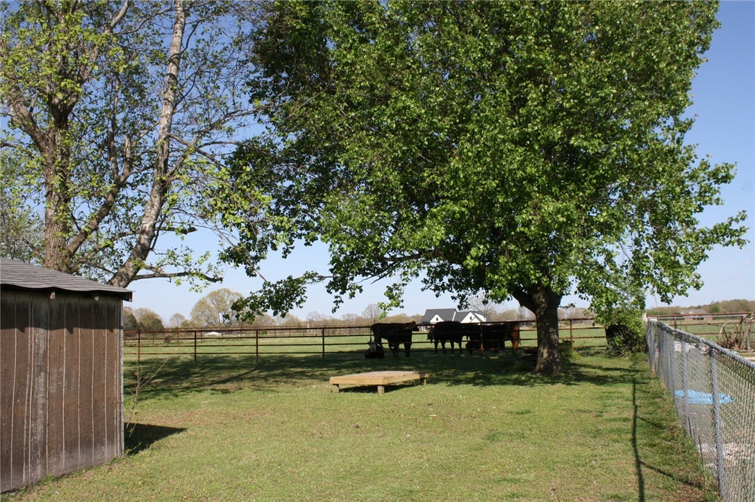 Property Photo: 4223 N Highway 5 N AR 72653