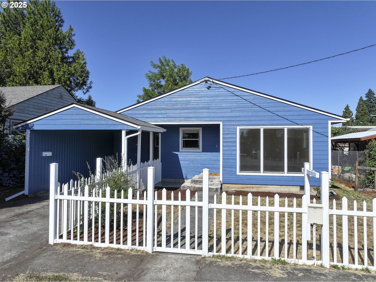 Property Photo: 969 N Birch Ave OR 97383