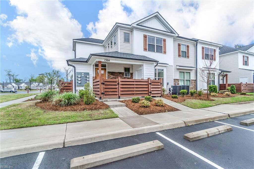 Property Photo: 1304 Union Pacific Way VA 23435