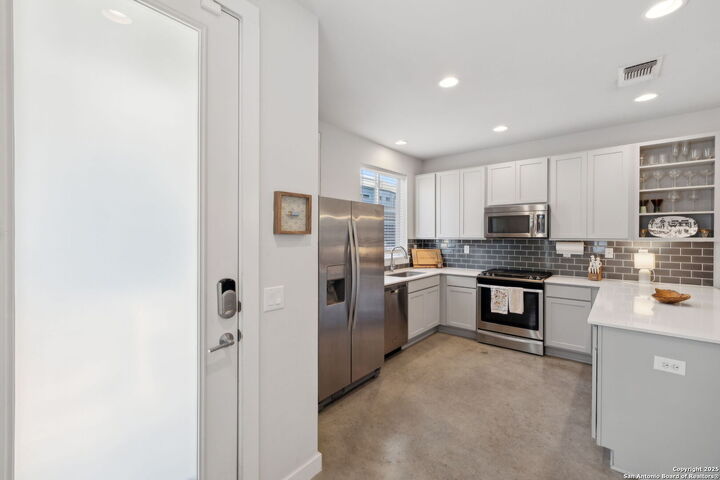 Property Photo:  330 Clay 26  TX 78204 