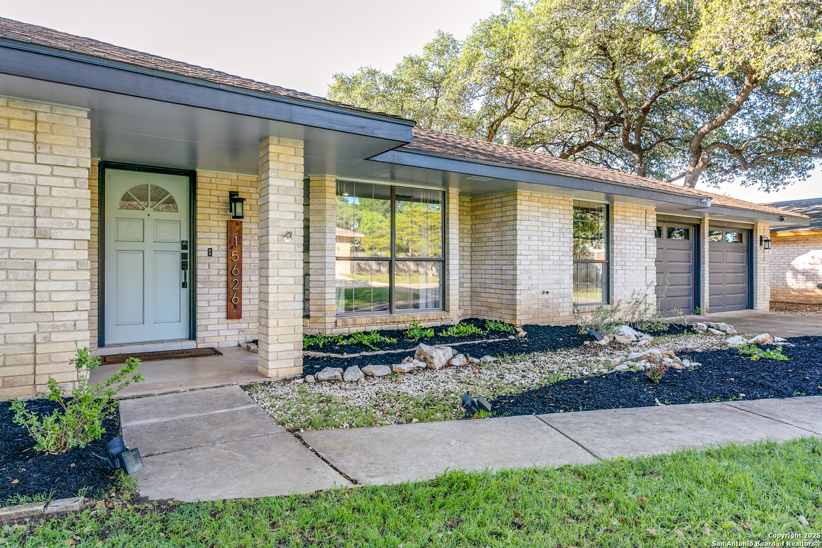 Property Photo: 15626 Creekside TX 78232