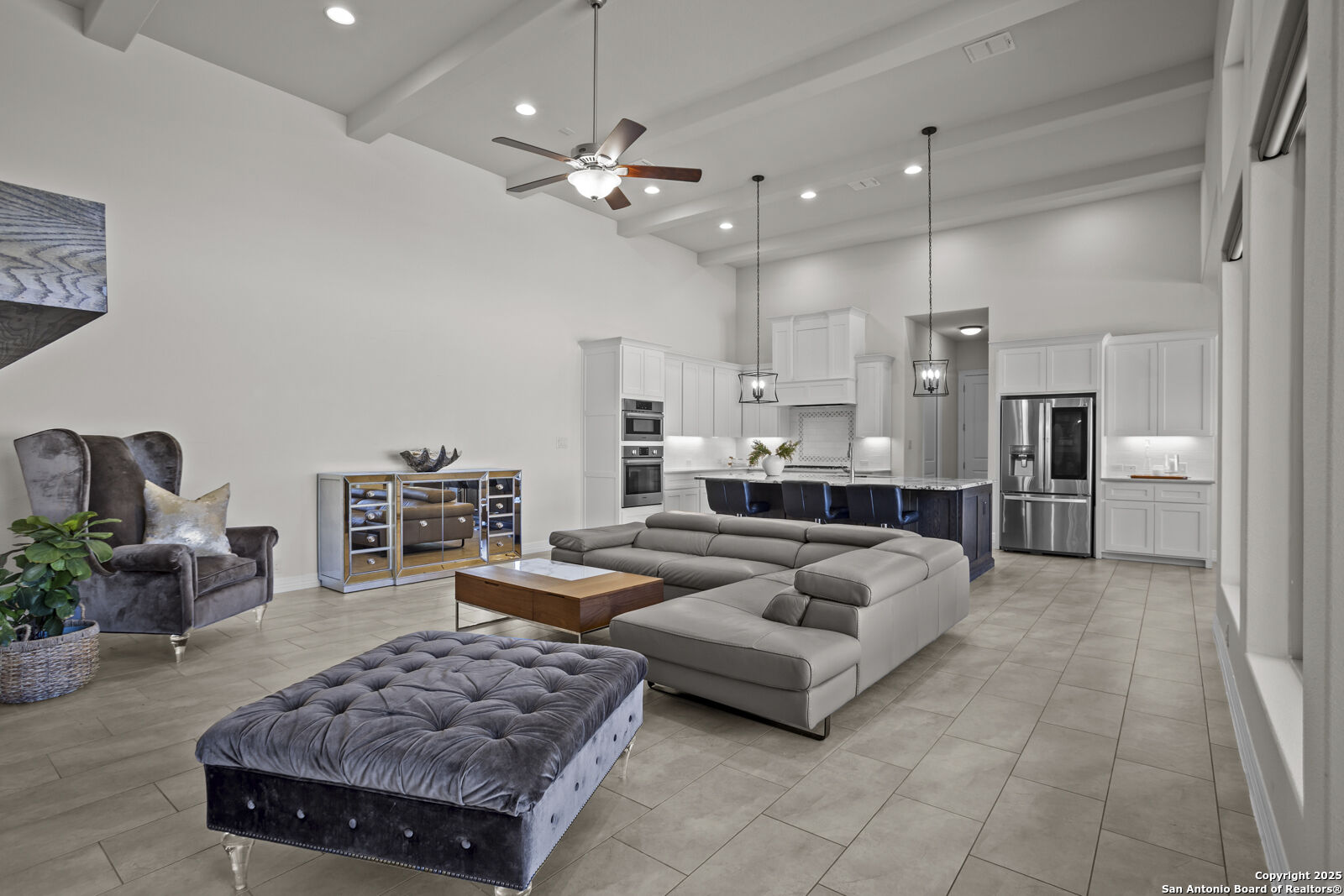 Property Photo: 7106 Bluff Run TX 78257