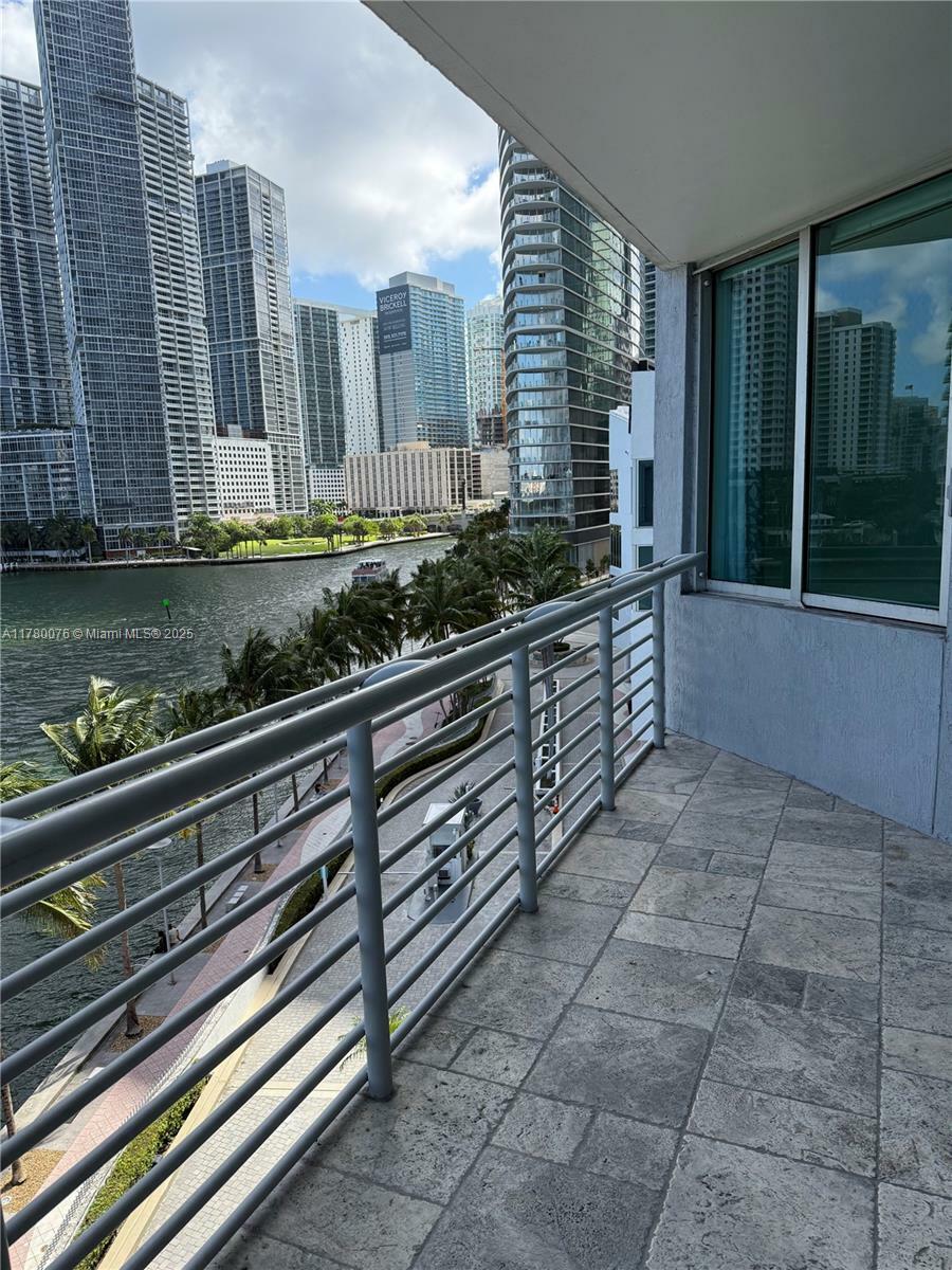Property Photo:  325 S Biscayne Blvd 621  FL 33131 