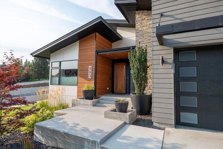 Property Photo: 803 W Willapa Ave WA 99224