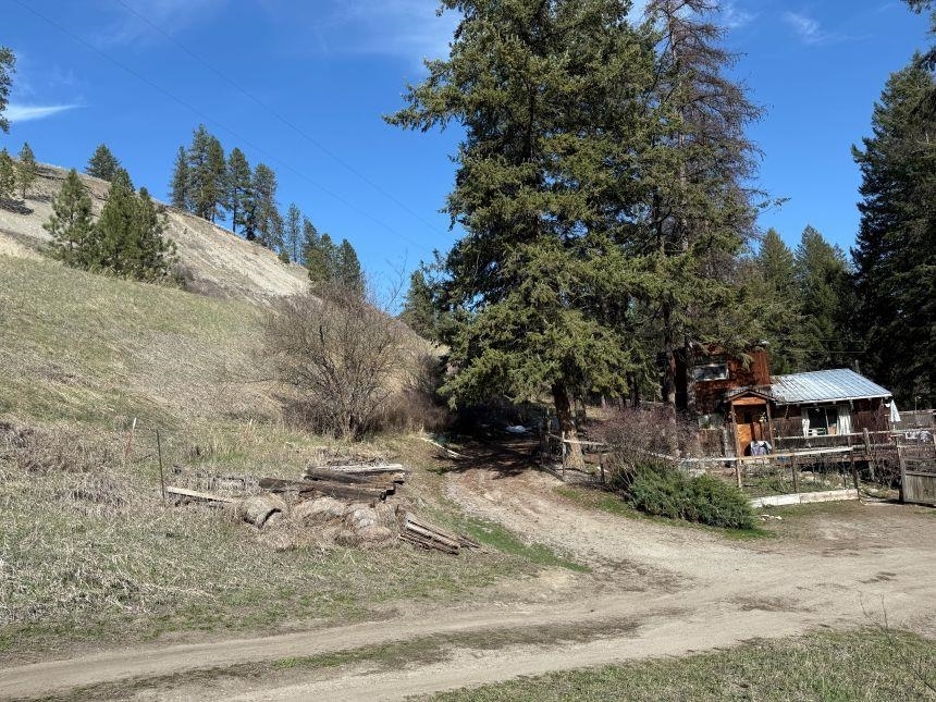 Property Photo: 334 Boulder Creek Rd WA 99118