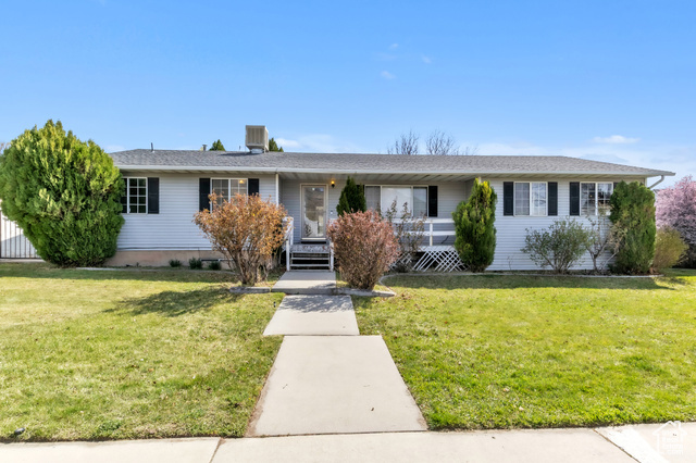 Property Photo: 1986 N Main St UT 84057