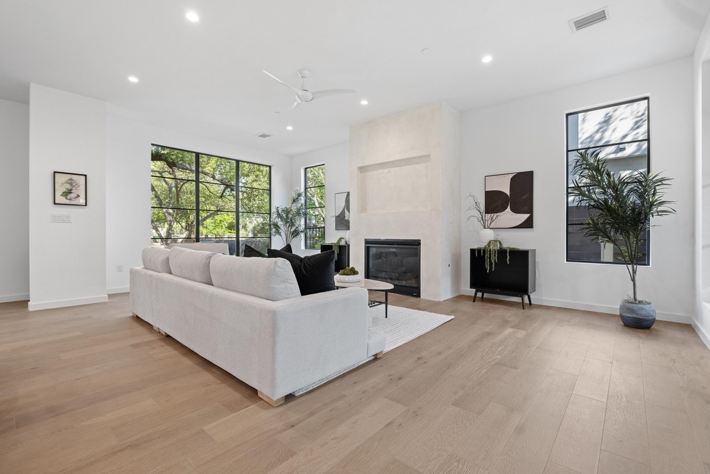 Property Photo: 3412 Rosefinch Trail TX 78746