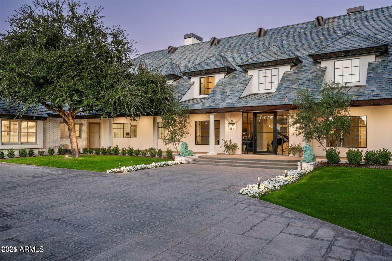 Property Photo: 34 Biltmore Estate AZ 85016