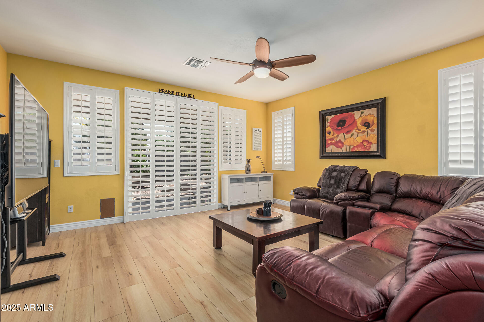Property Photo: 829 S Roanoke Street AZ 85296