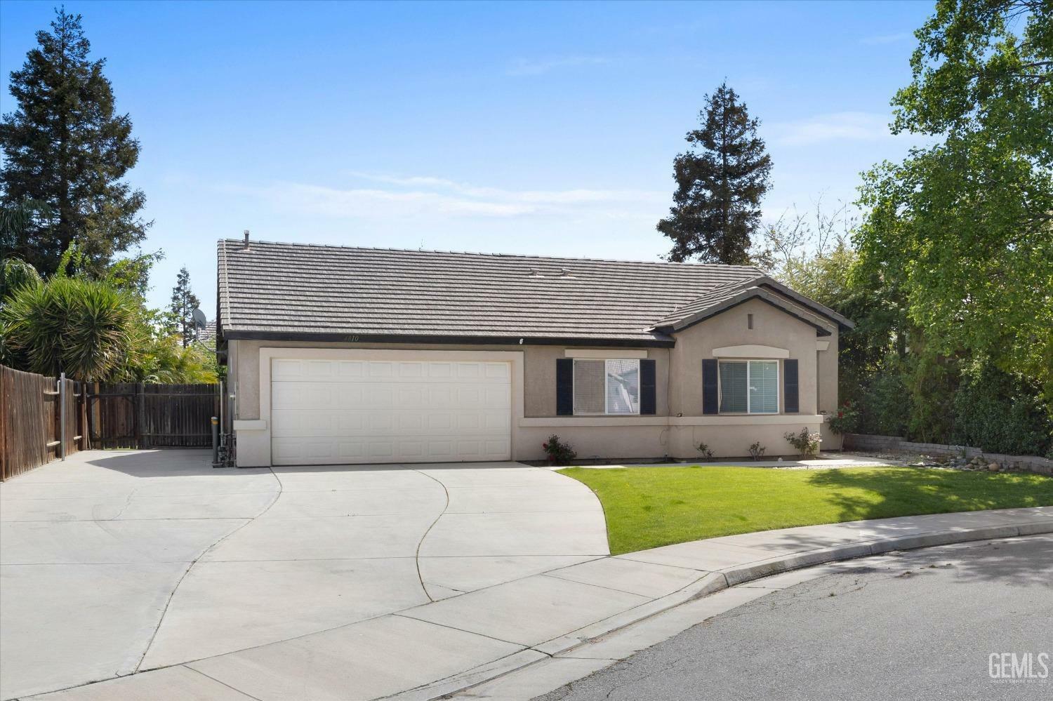 Property Photo: 4810 Council Bluffs Court CA 93311