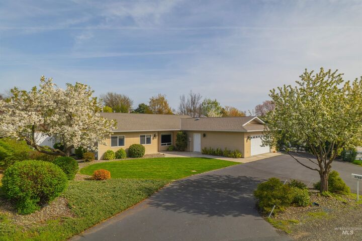 Property Photo:  1760 8th Avenue  WA 99403