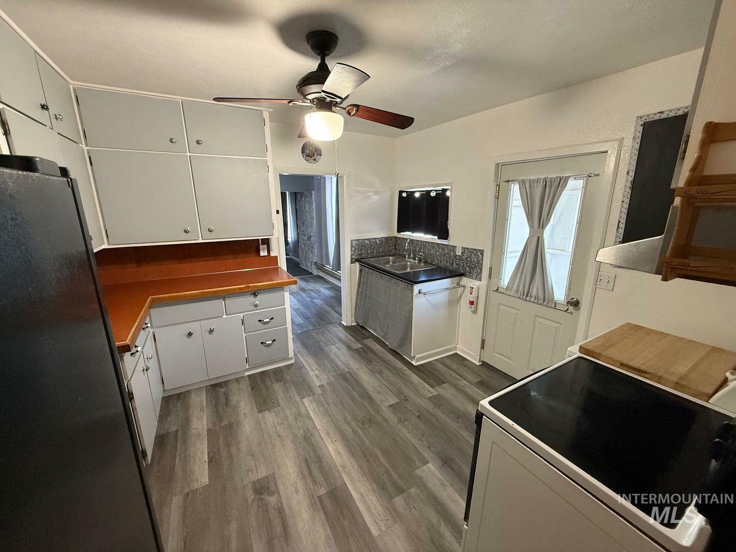 Property Photo: 522 Ellis Ave ID 83555