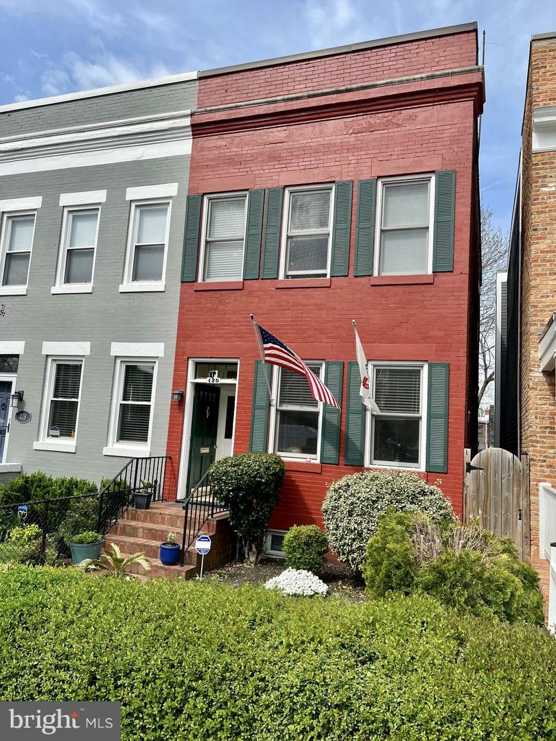 Property Photo: 420 N Fayette Street VA 22314