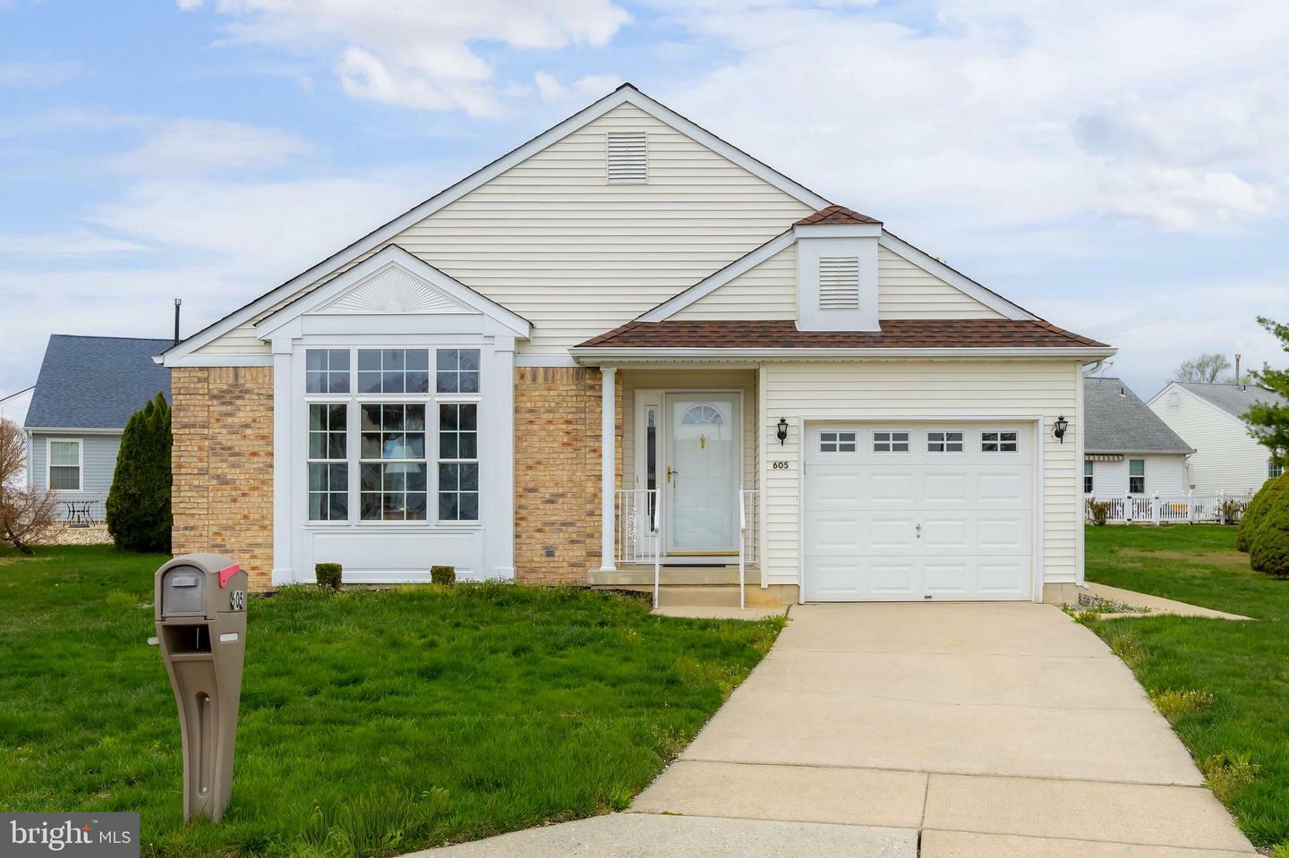 Property Photo: 605 St Vincent Court NJ 08094