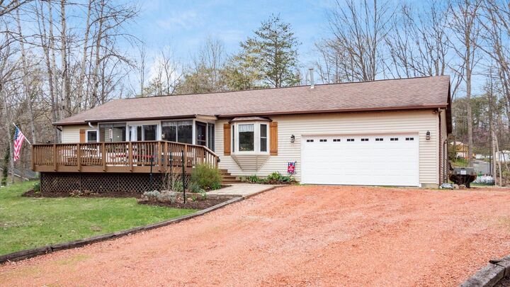 Property Photo: 870 Iroquois Court OH 43155