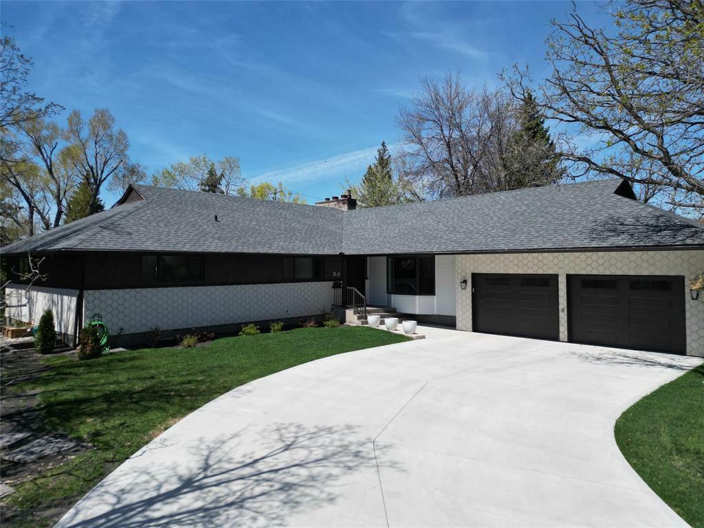 Property Photo: 30 Willow Ridge Road MB R3Y 1S3