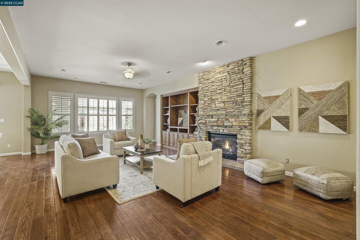 Property Photo:  5648 Arcadia Cir  CA 94505 