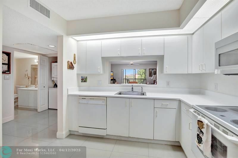 Property Photo: 13705 SW 12th St 305 B FL 33027