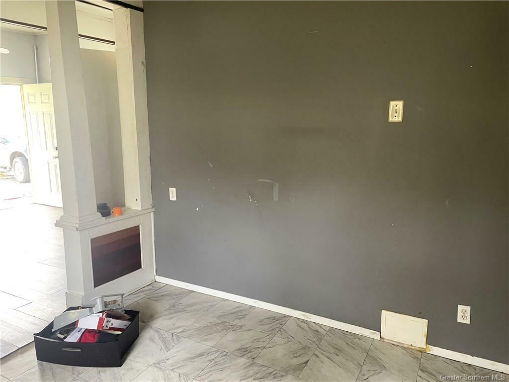 Property Photo: 811 N Goos Boulevard LA 70601