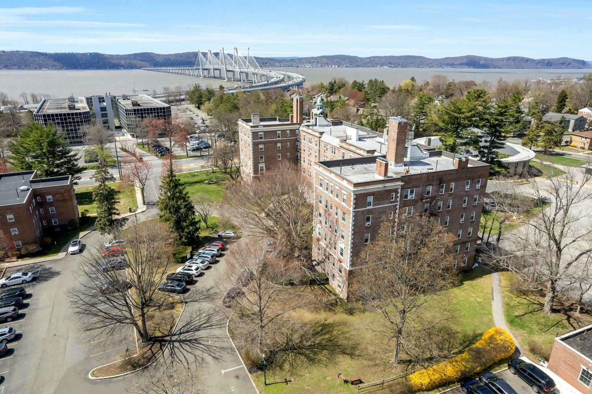 Property Photo: 300 S Broadway 1 L NY 10591