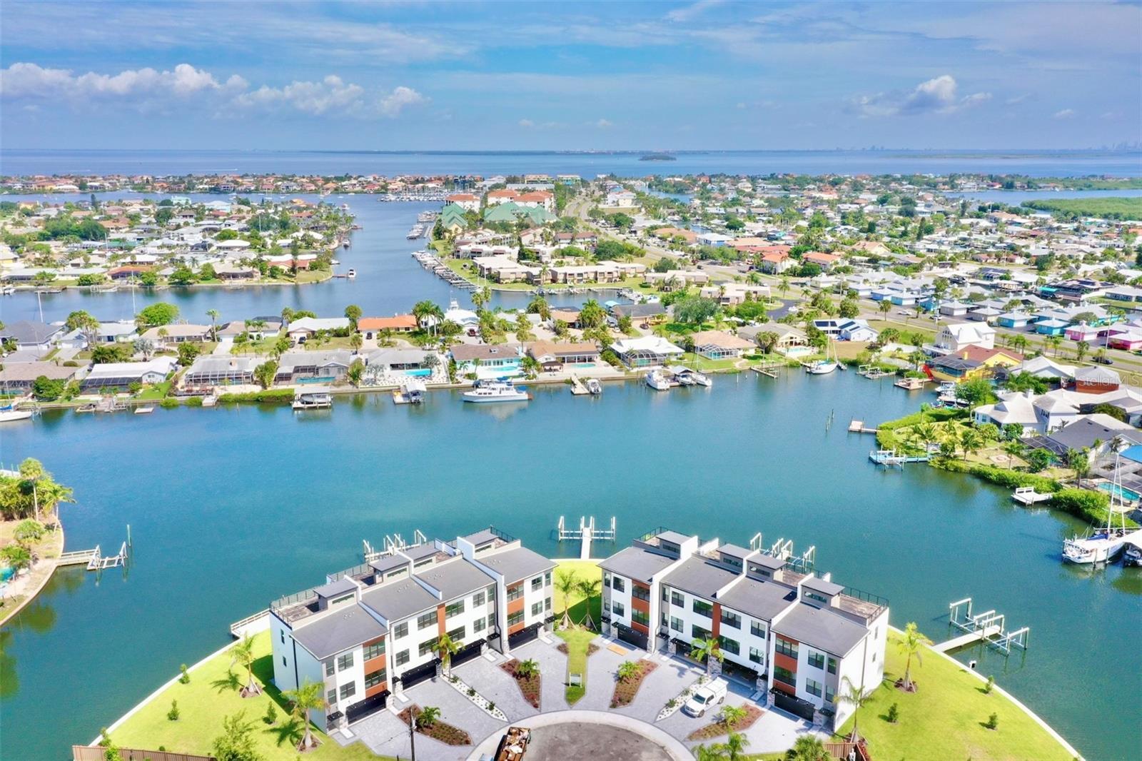 Property Photo: 772 Gran Kaymen Way FL 33572