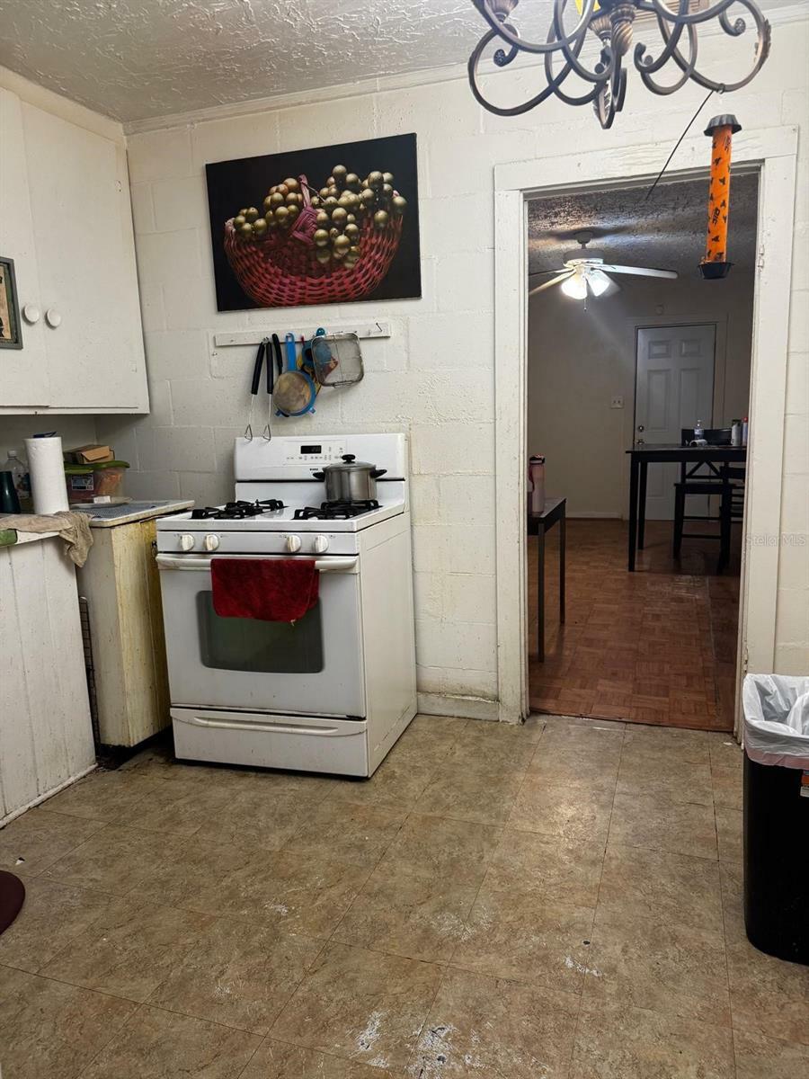 Property Photo: 600 W Jackson Avenue FL 33853
