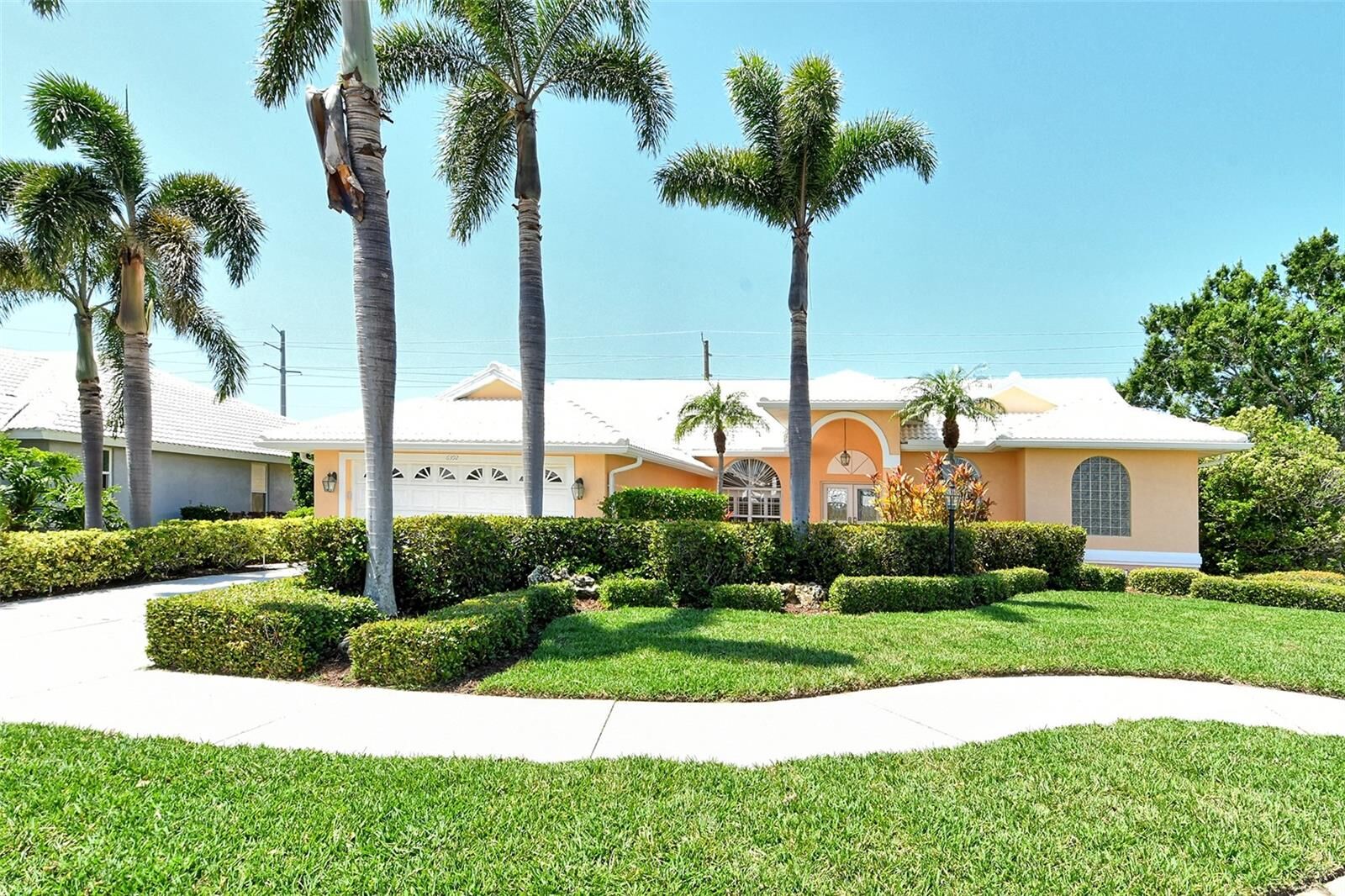 Property Photo: 6392 Woodbirch Place FL 34238