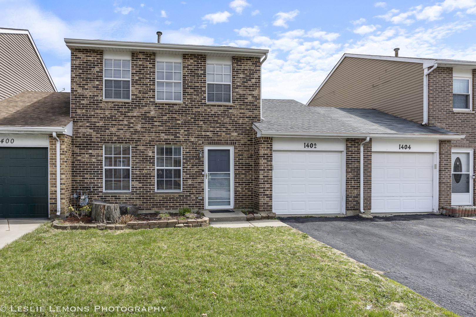 Property Photo: 1402 Walnut Circle IL 60188