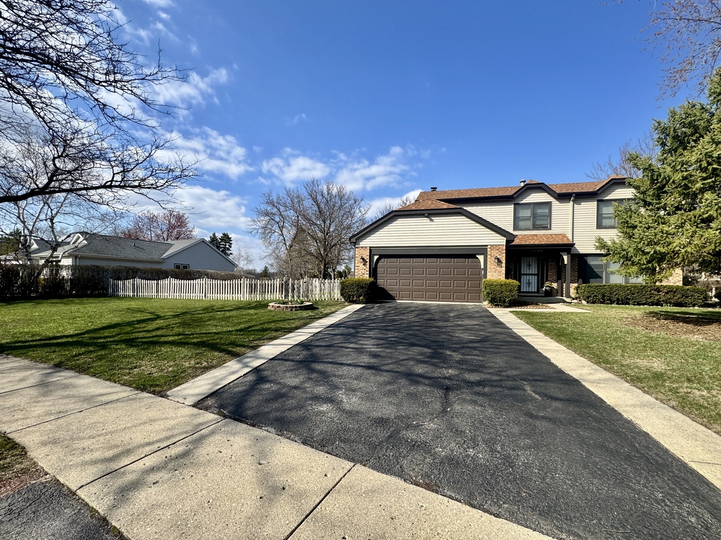 Property Photo: 1900 Buckingham Road IL 60060