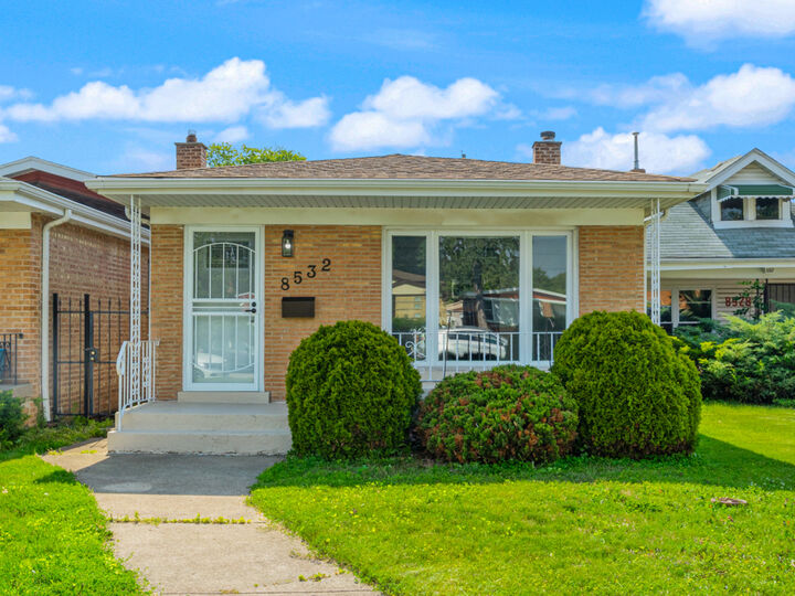 Property Photo: 8532 S Prairie Avenue IL 60619