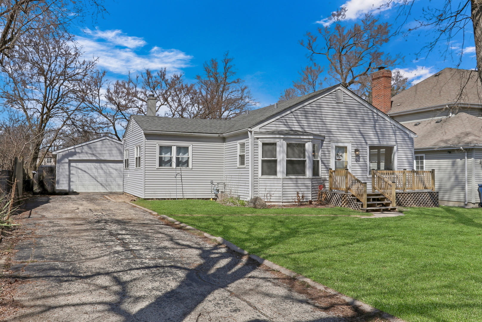 Property Photo: 33238 N Valley View Drive IL 60030