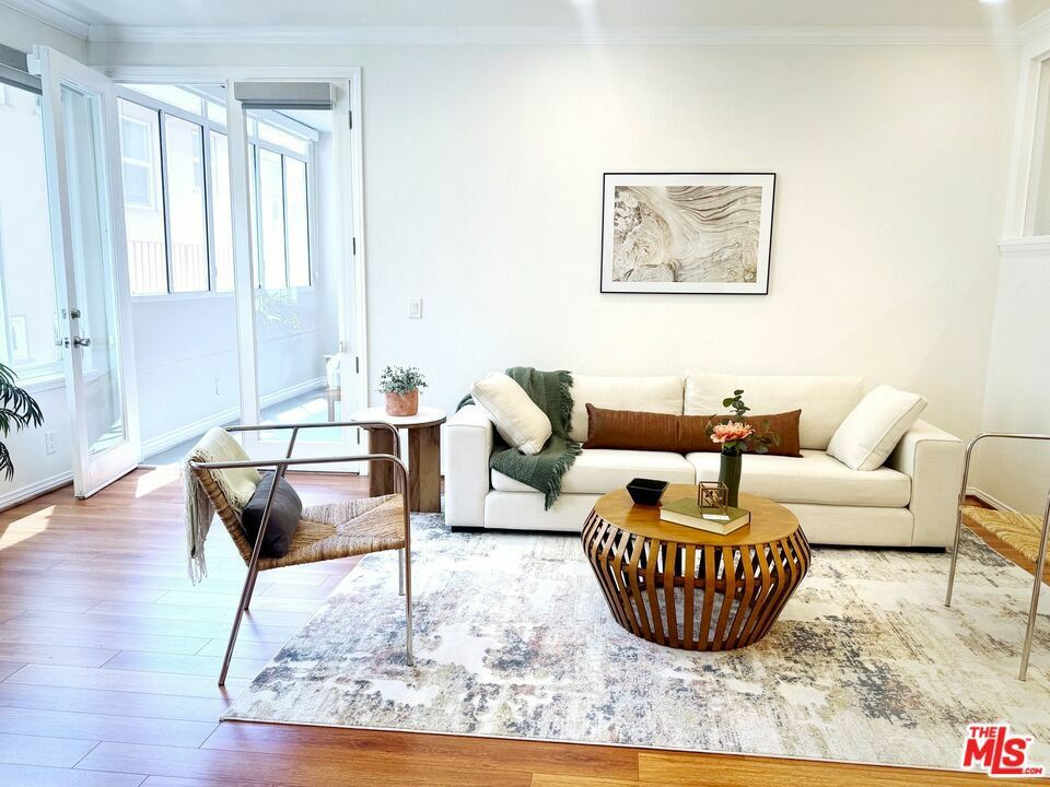 14271 Dickens Street 102  Sherman Oaks CA 91423 photo