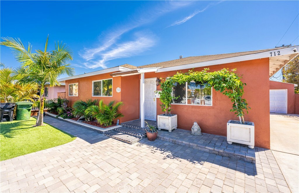 Property Photo:  712 W F Street  CA 90744 