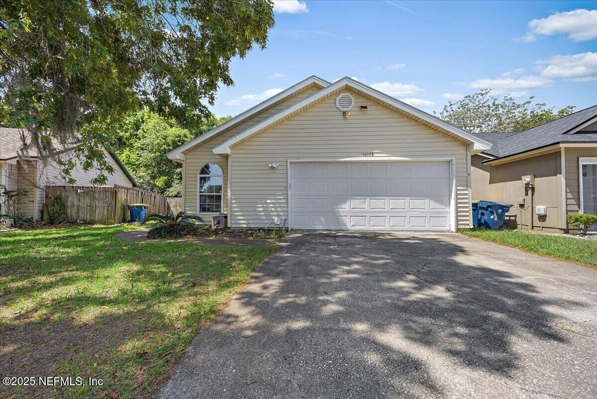 Property Photo:  10108 Geni Hill Circle S  FL 32225 