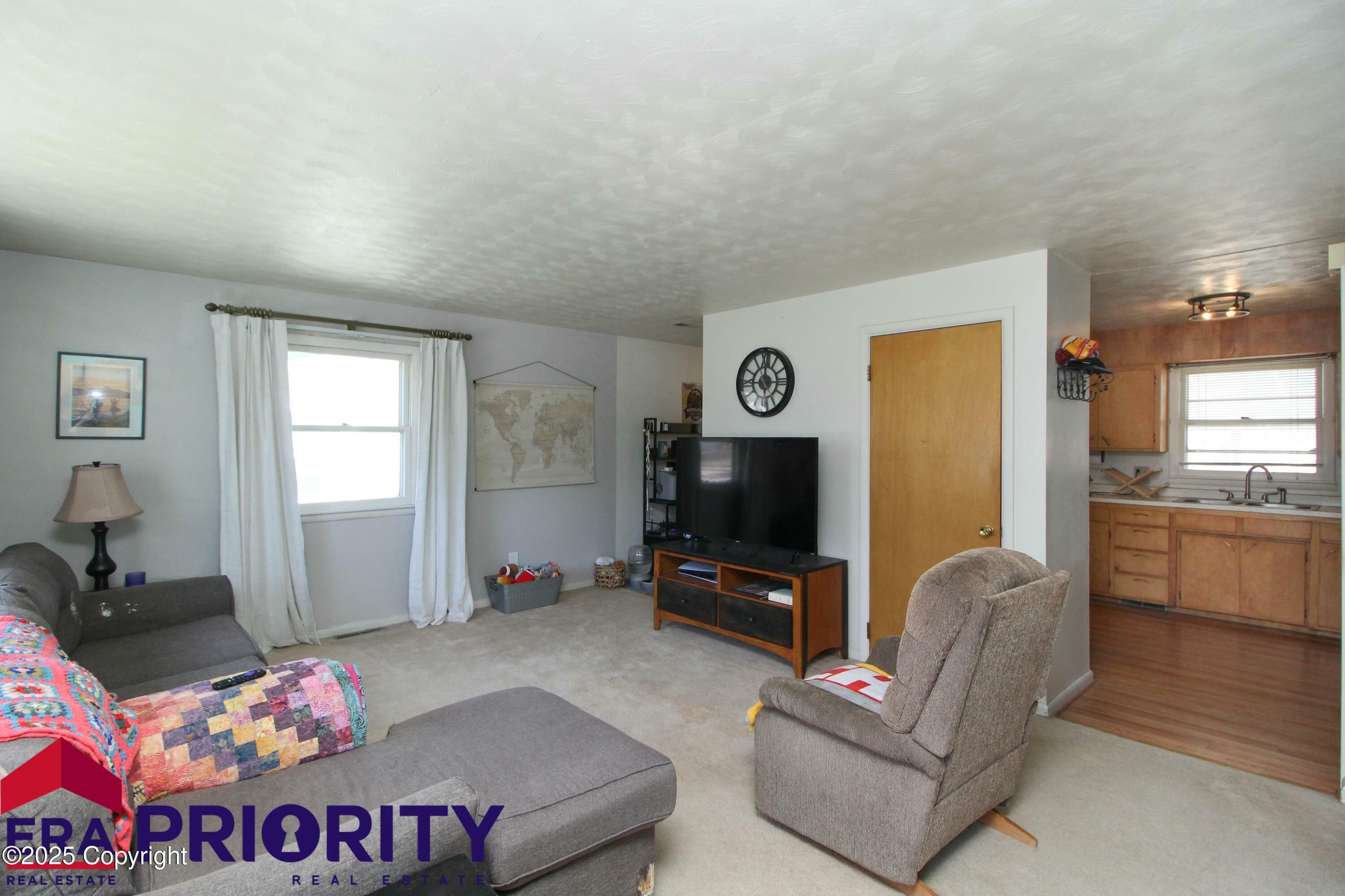 Property Photo: 704 W 9th St W WY 82716