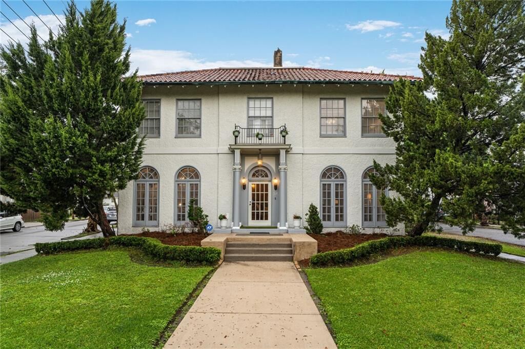 Property Photo: 58 Fontainebleau Drive LA 70125