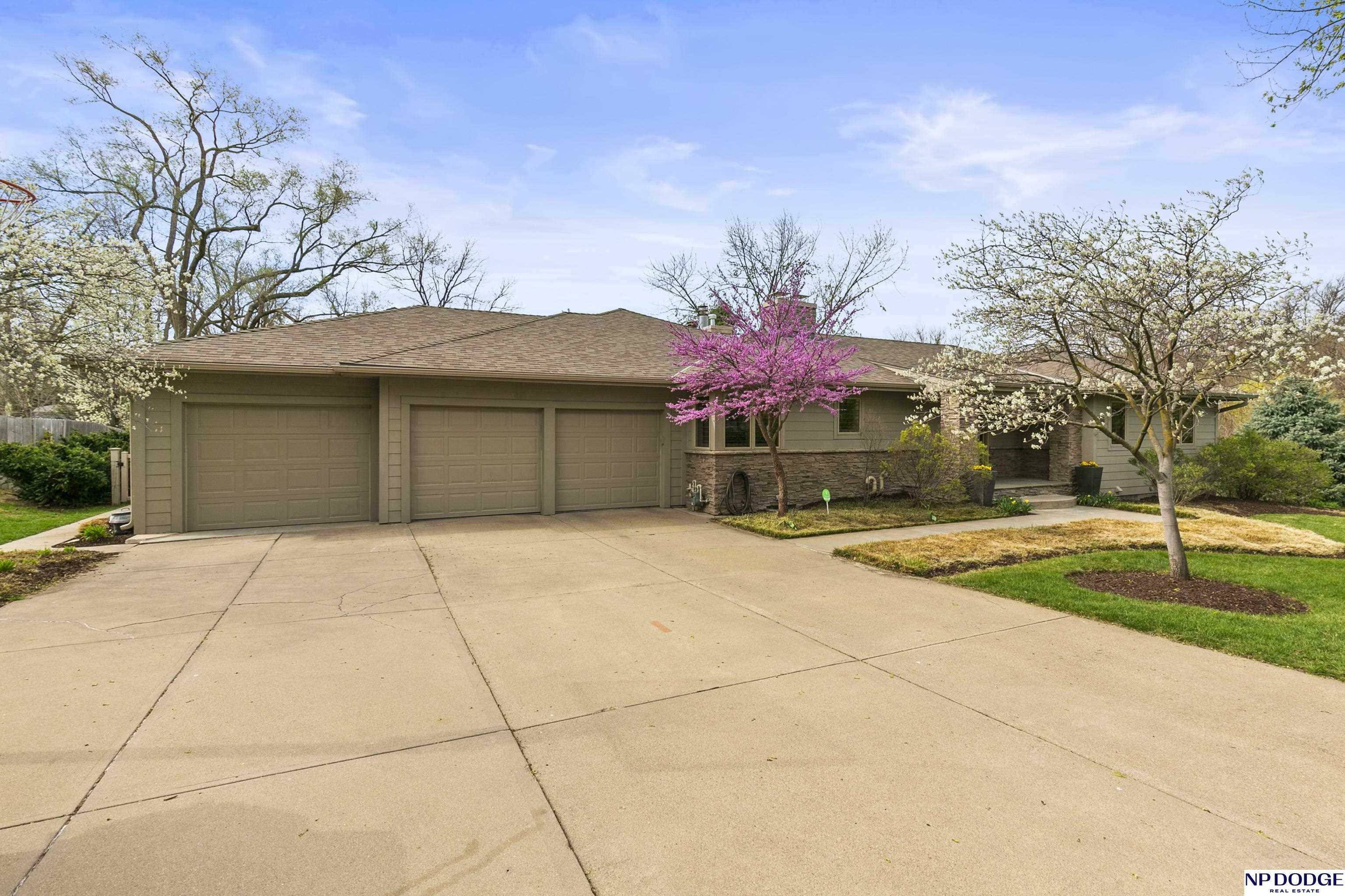 Property Photo: 8739 Woolworth Avenue NE 68124