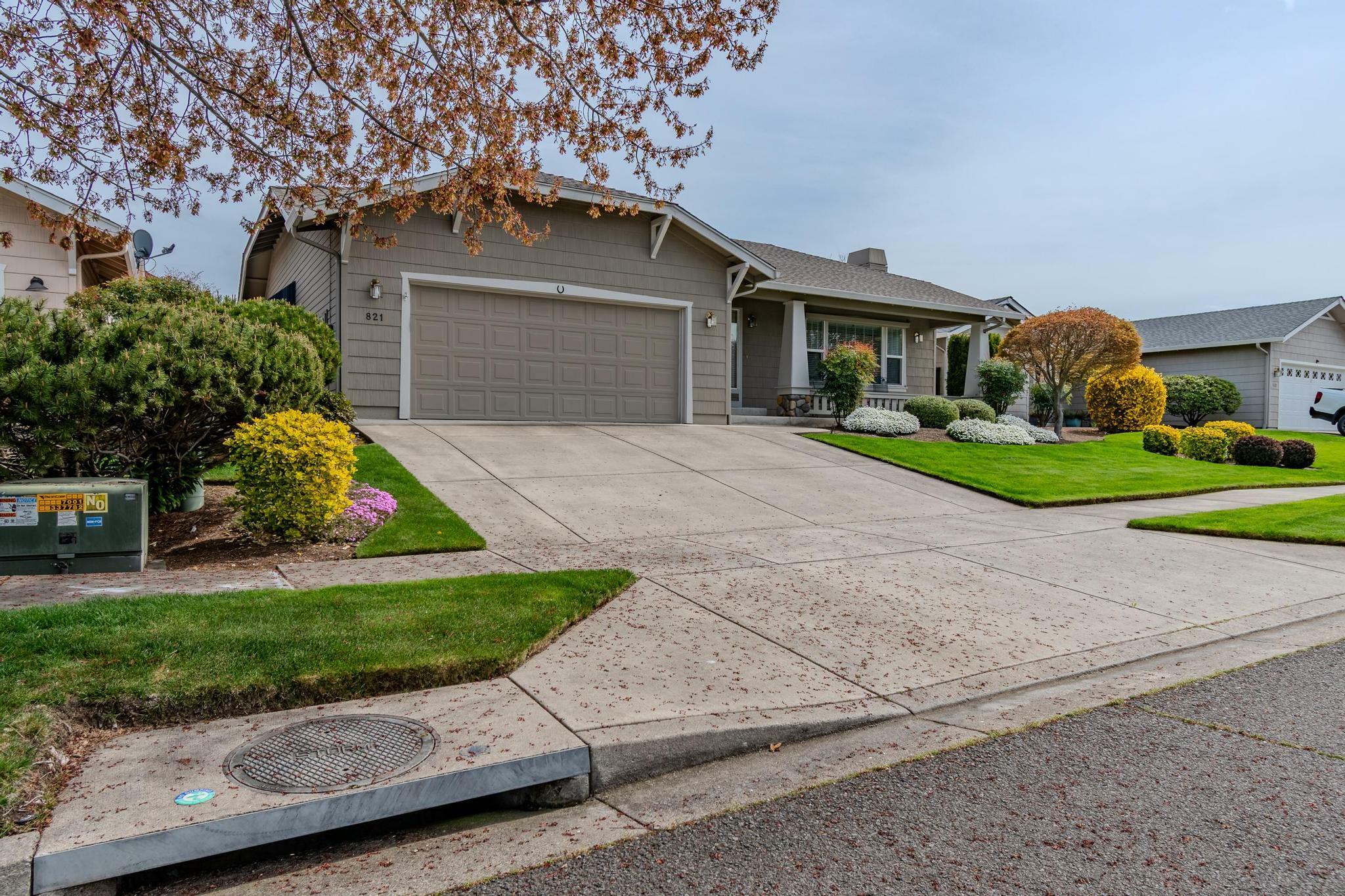Property Photo: 821 Sherbrook Avenue OR 97504