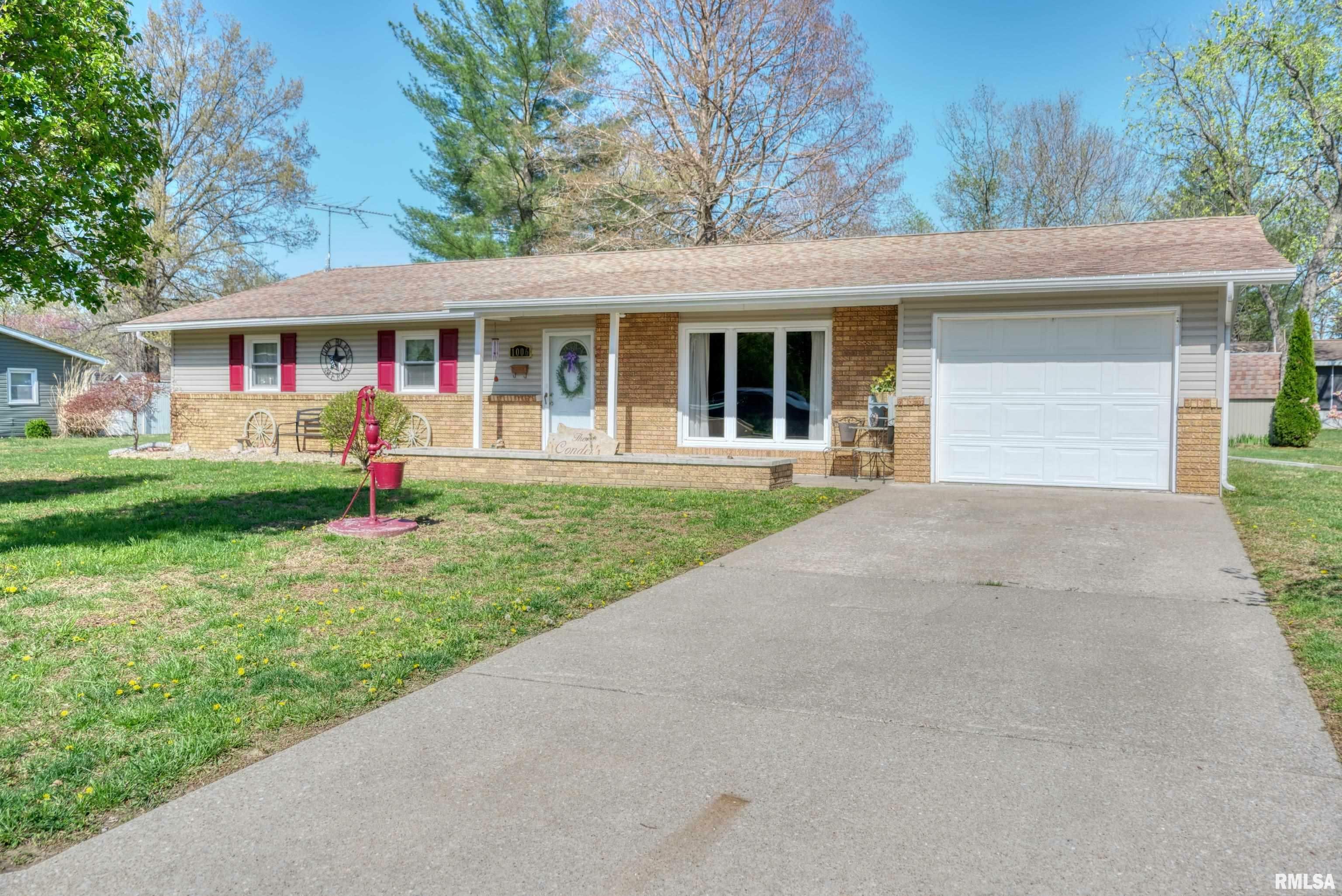 Property Photo: 1006 Roberta Drive IL 62966